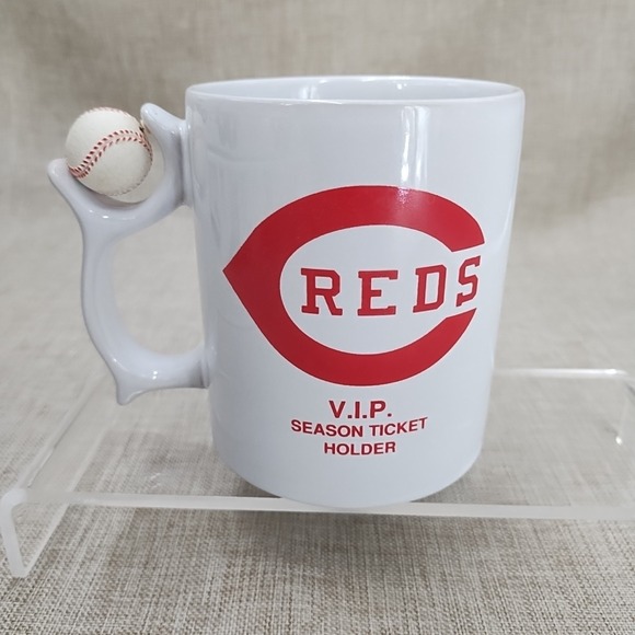 Other - Vintage Cincinnati Reds VIP Season Ticket Holders coffee mug Spinning Baseball
